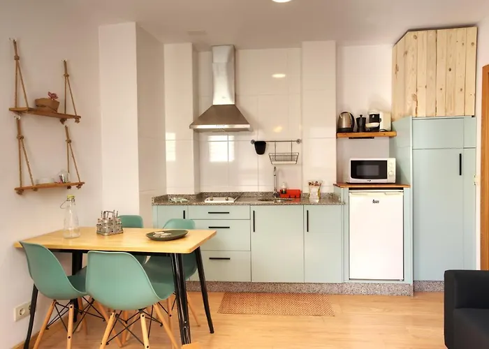 Vm Turisticos * سانتياغو دي كومبوستيلا